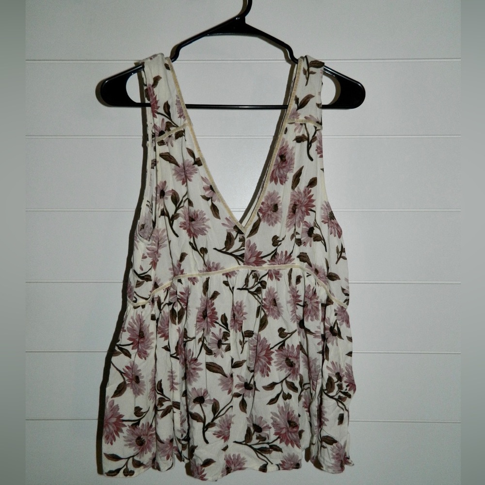 American Eagle Floral Flowy Top